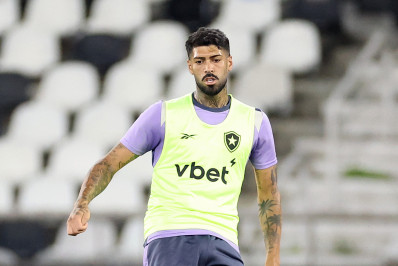 Botafogo acerta venda de Alexander Barboza para o Palmeiras