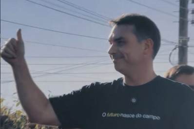 Flávio Bolsonaro diz querer acabar com acordo que proíbe compra de soja de áreas desmatadas