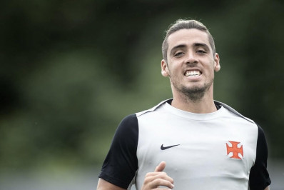 Spinelli cresce de produção e agrada o Vasco: 'Tem essa raça aí'