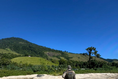 Denúncia leva polícia a encontrar areal clandestino em Angra