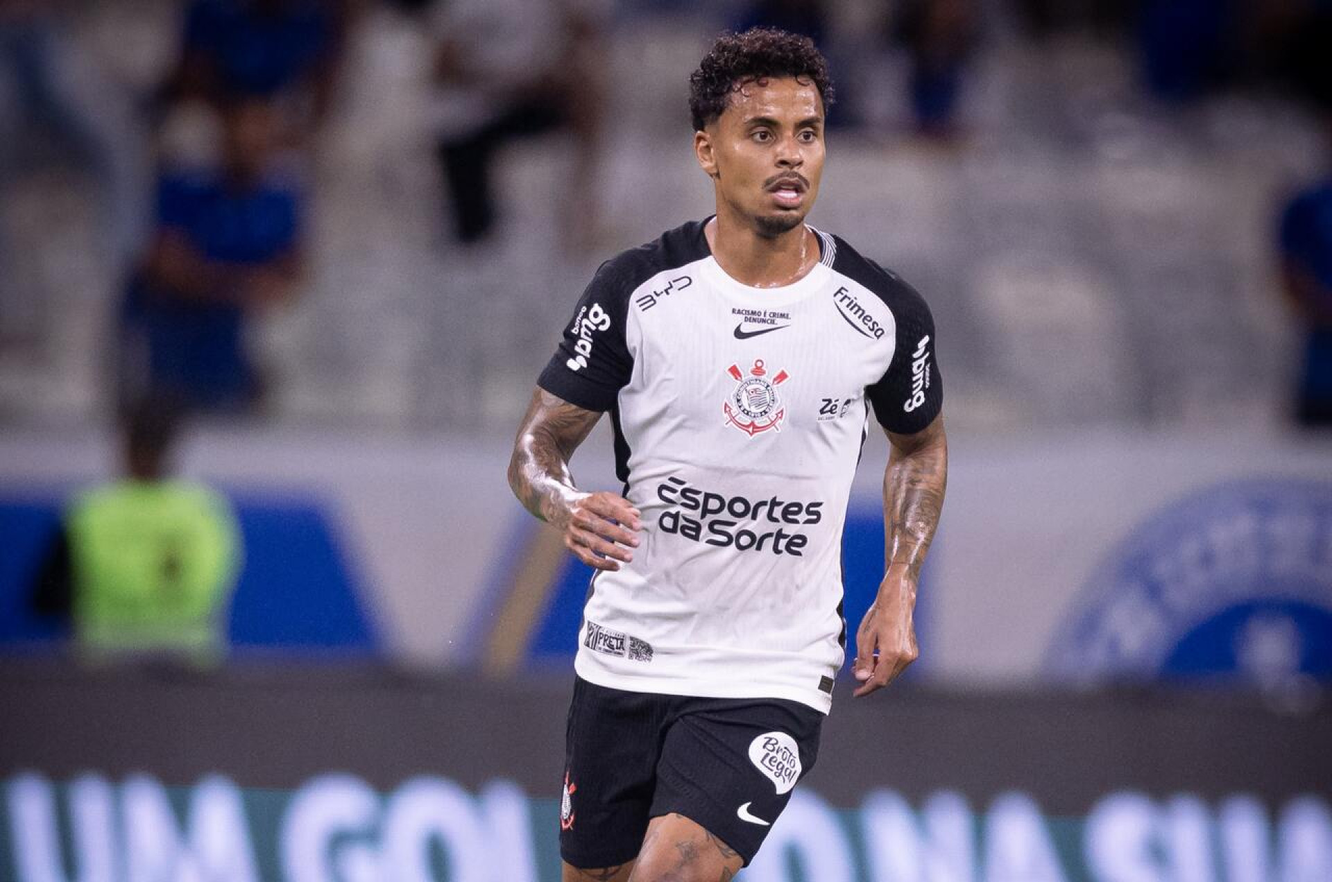 Allan ser&aacute; julgado no STJD e pode desfalcar o Corinthians por at&eacute; seis jogos