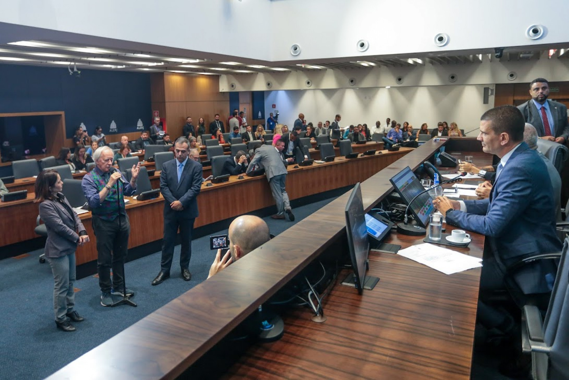 Doadoras de leite materno podem ser isentas de taxas de concursos no RJ