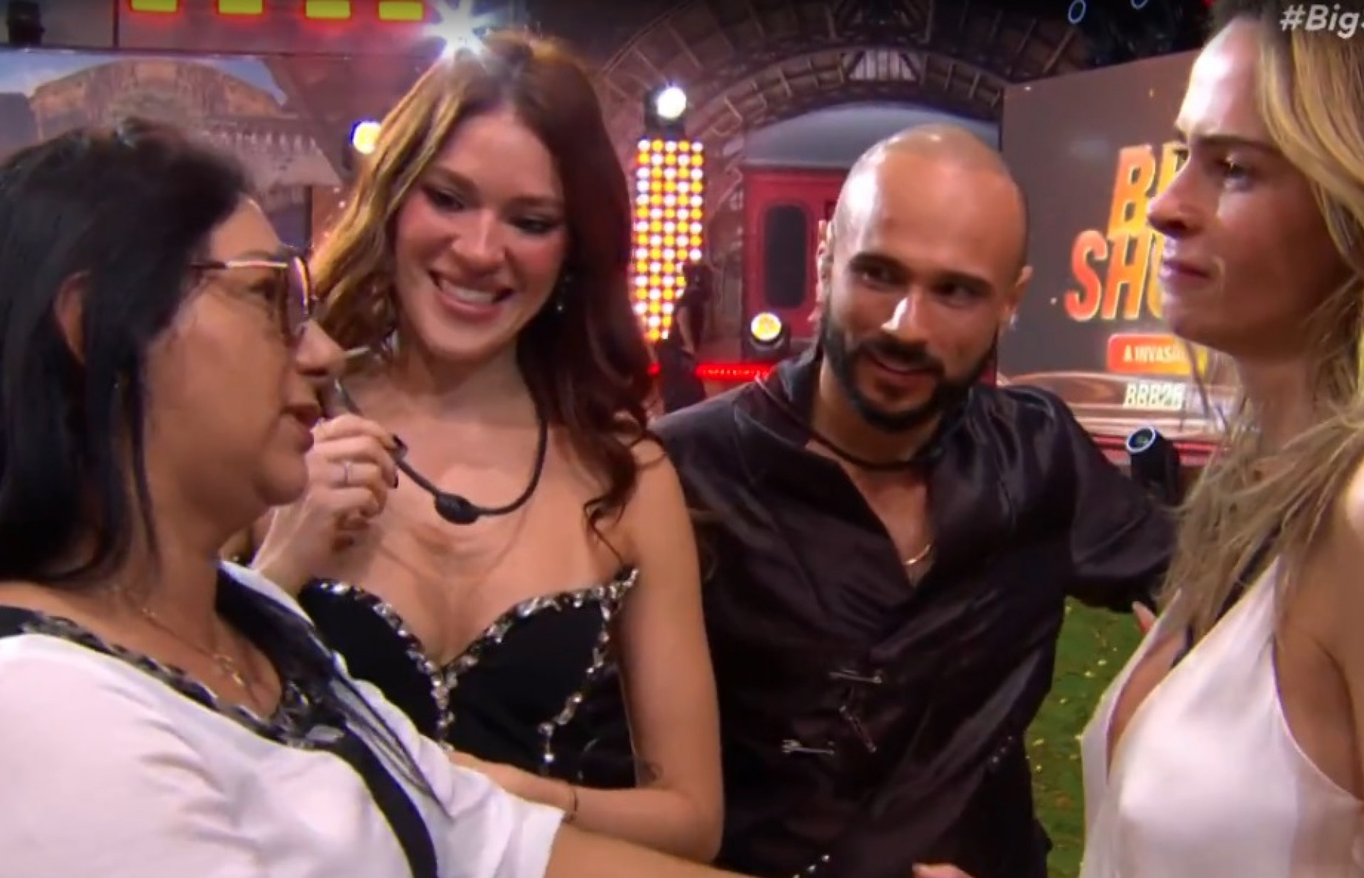  Ana Paula recebe o carinho da madrasta - Reprodução de vídeo 