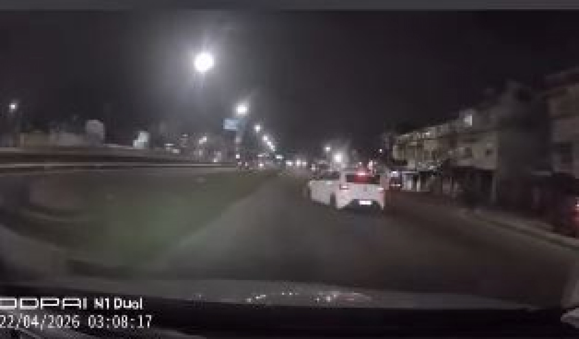 Vídeo: motorista de aplicativo relata desespero durante tentativa de assalto na Av. Brasil