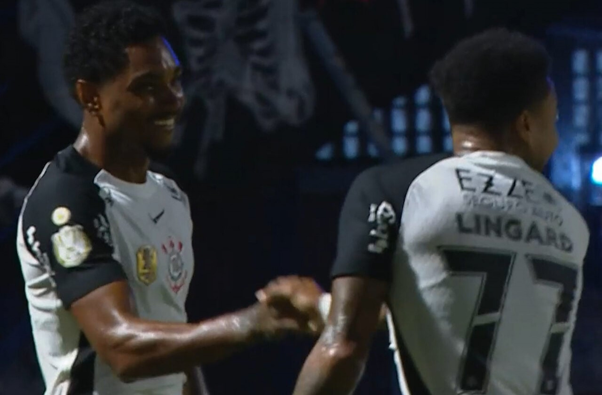 Corinthians chega ao 5&ordm; jogo seguido sem levar gol e ganha elogios de Diniz