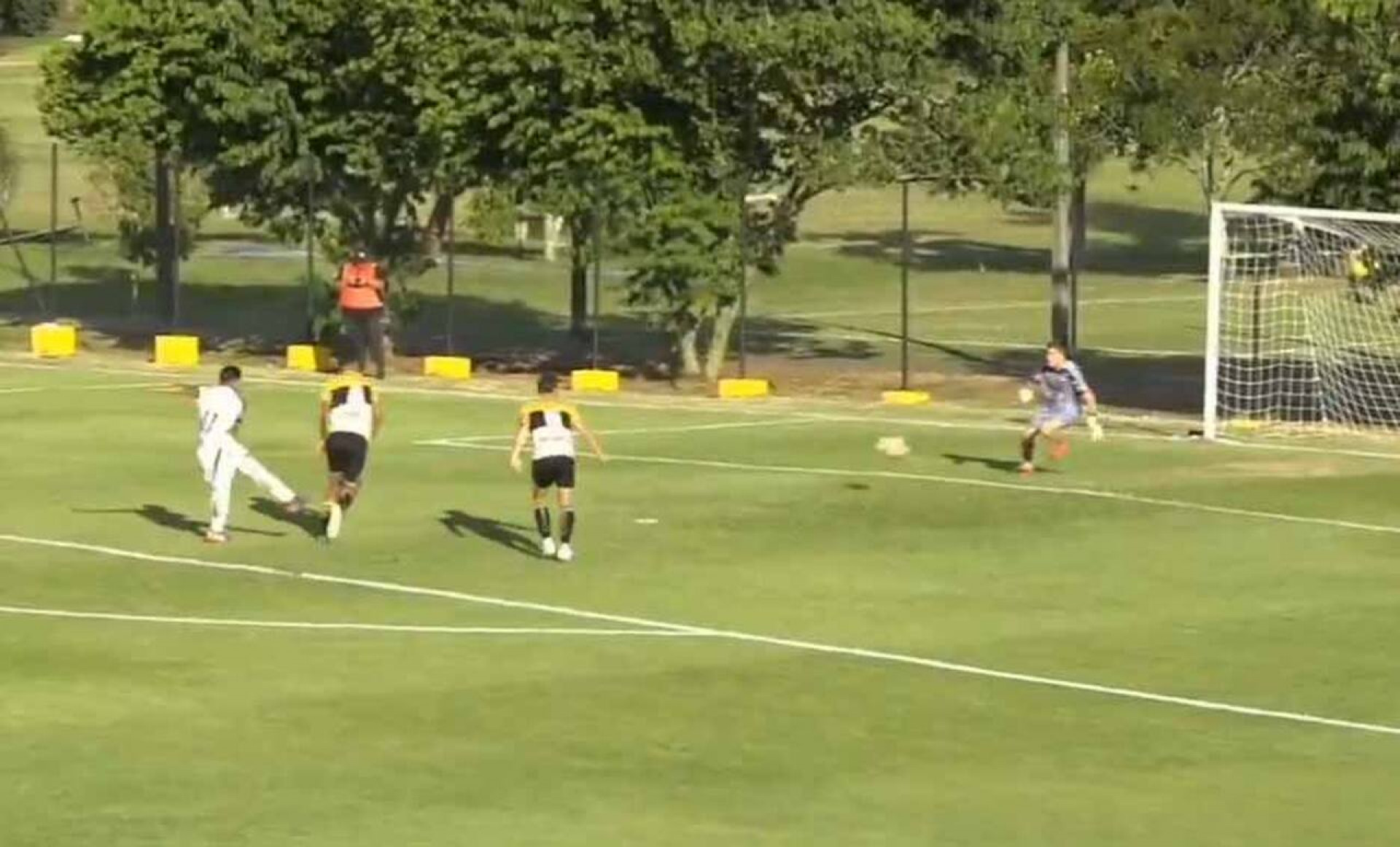 Corinthians vence o Crici&uacute;ma e segue no G8 do Brasileiro Sub-20