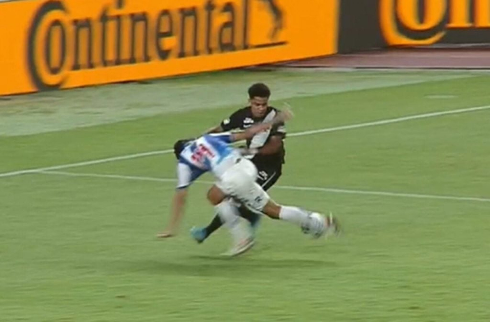 CBF divulga an&aacute;lise do VAR em gol anulado do Vasco