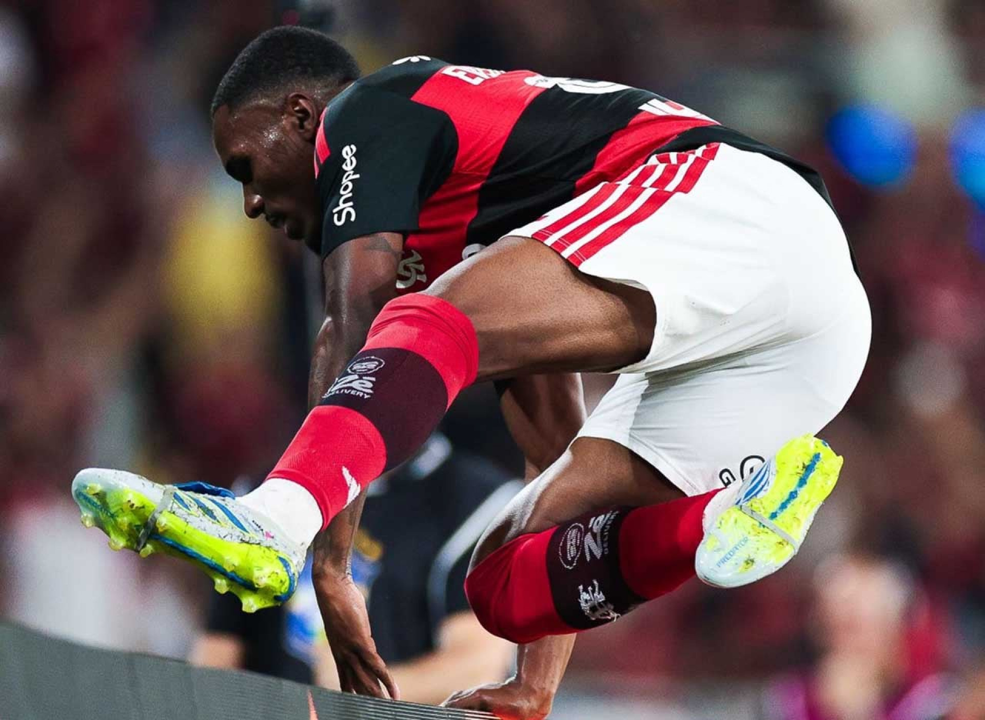 Flamengo vence Vit&oacute;ria na Copa do Brasil e alcan&ccedil;a sexta vit&oacute;ria seguida