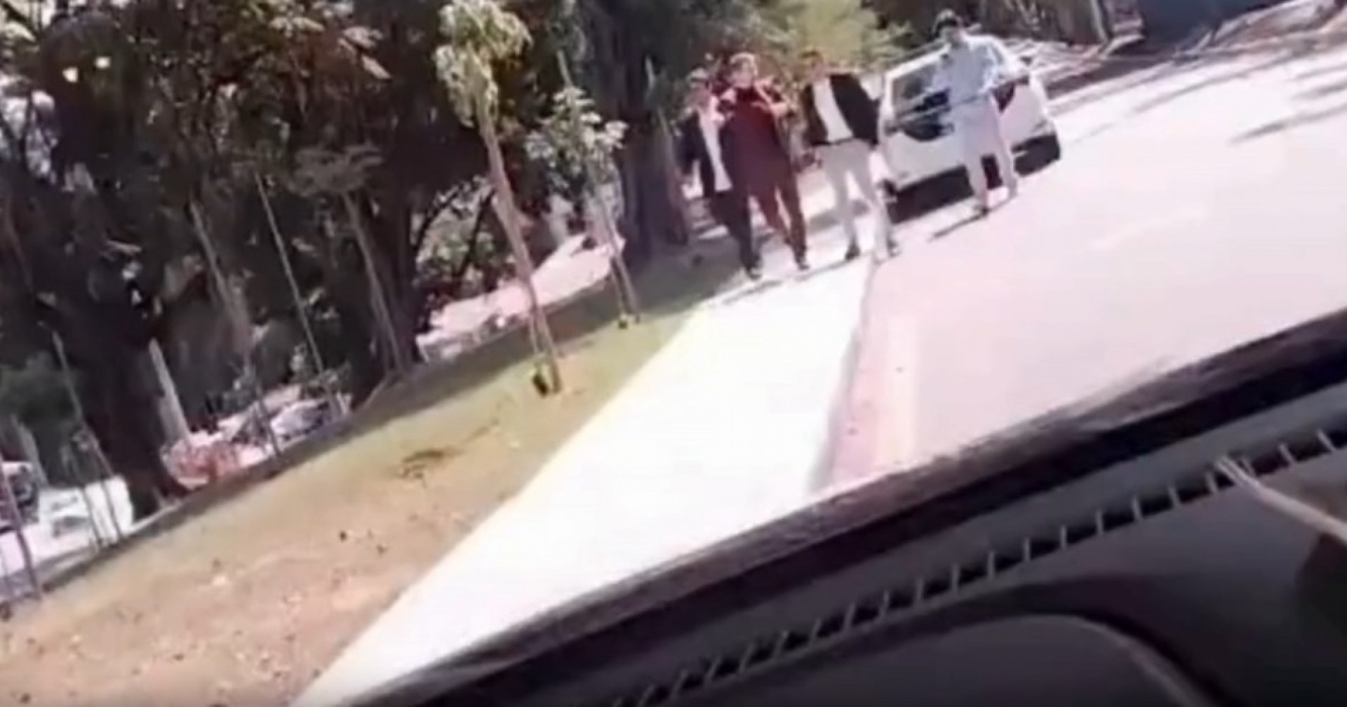 Vídeo: policiais são flagrados usando viatura para ir a uma festa em Niterói
