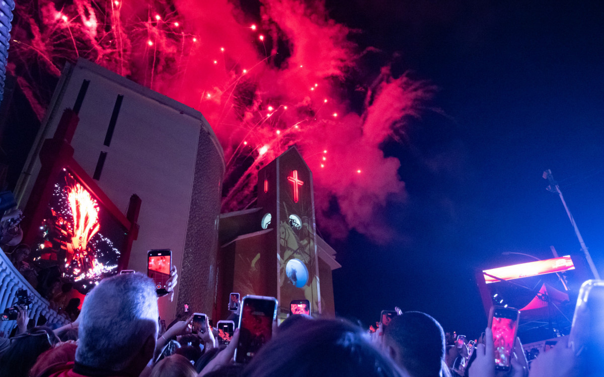 Movimentação de fiéis na igreja de São Jorge, em Quintino, Zona Norte do Rio de Janeiro, na manhã desta quinta-feira (23). - Érica Martin/Agência O Dia 