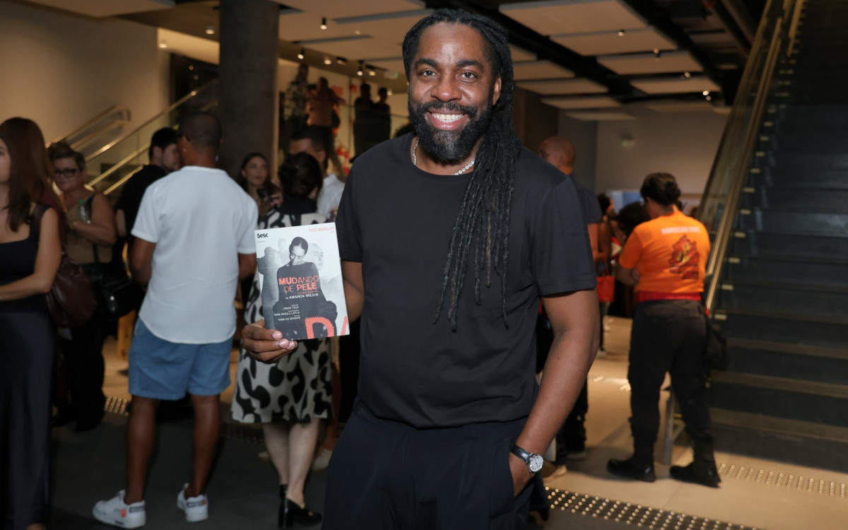 Lázaro Ramos prestigia estreia do solo protagonizado pela mulher, Taís Araujo