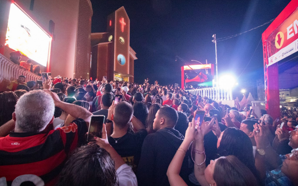 Fé em São Jorge lota igreja matriz em Quintino - Érica Martin/Agência O DIA