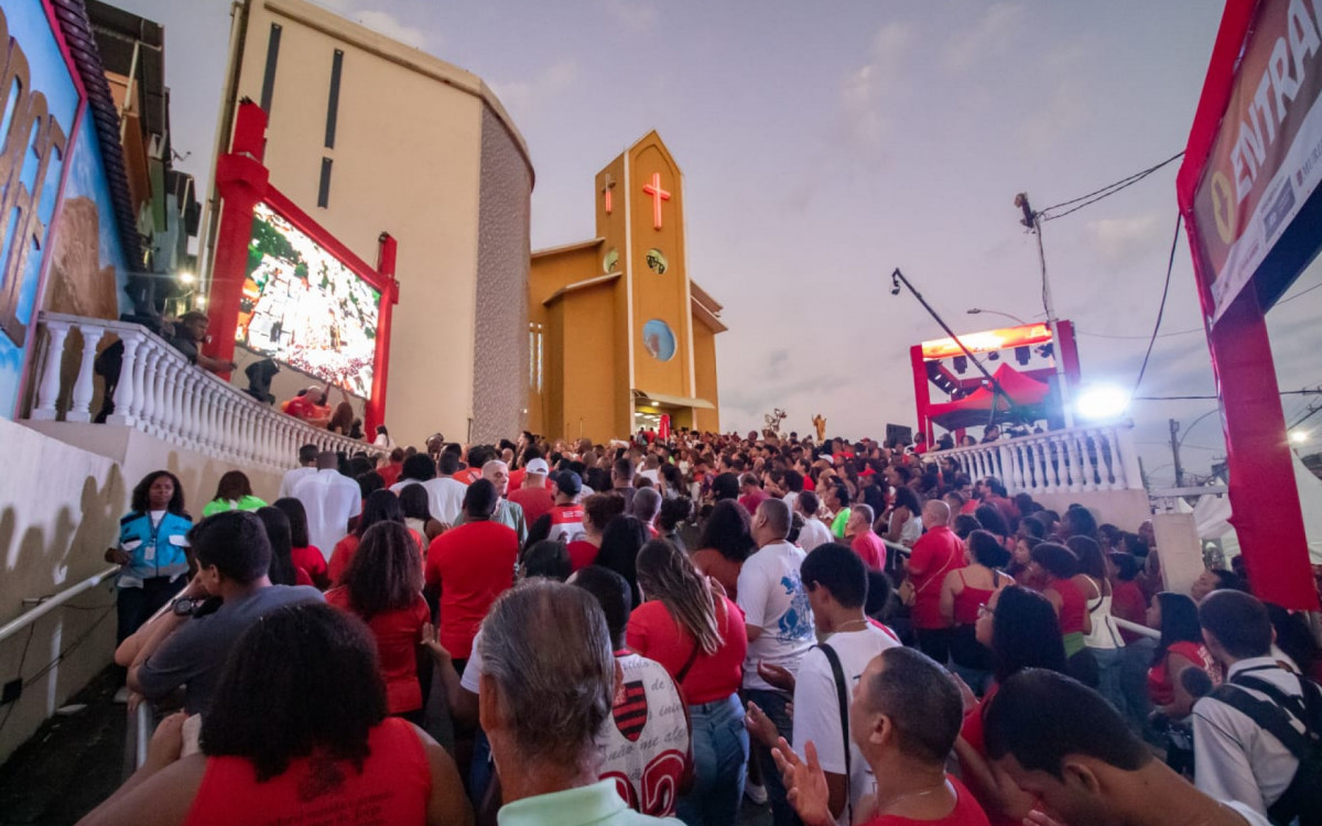 Fé em São Jorge lota igreja matriz em Quintino - Érica Martin/Agência O DIA