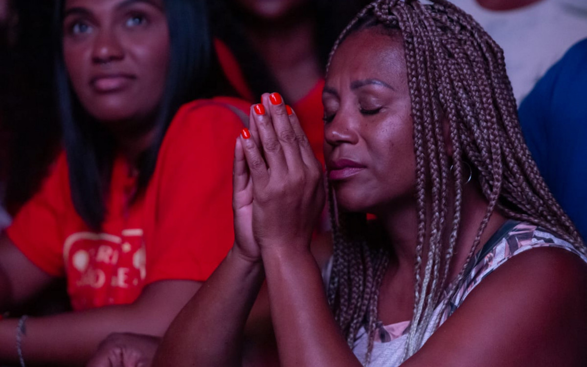 Fé em São Jorge lota igreja matriz em Quintino - Érica Martin/Agência O DIA