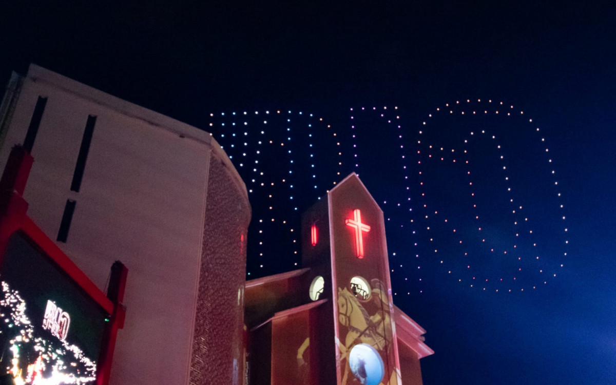 Show de drones encanta fiéis durante celebrações de São Jorge em Quintino