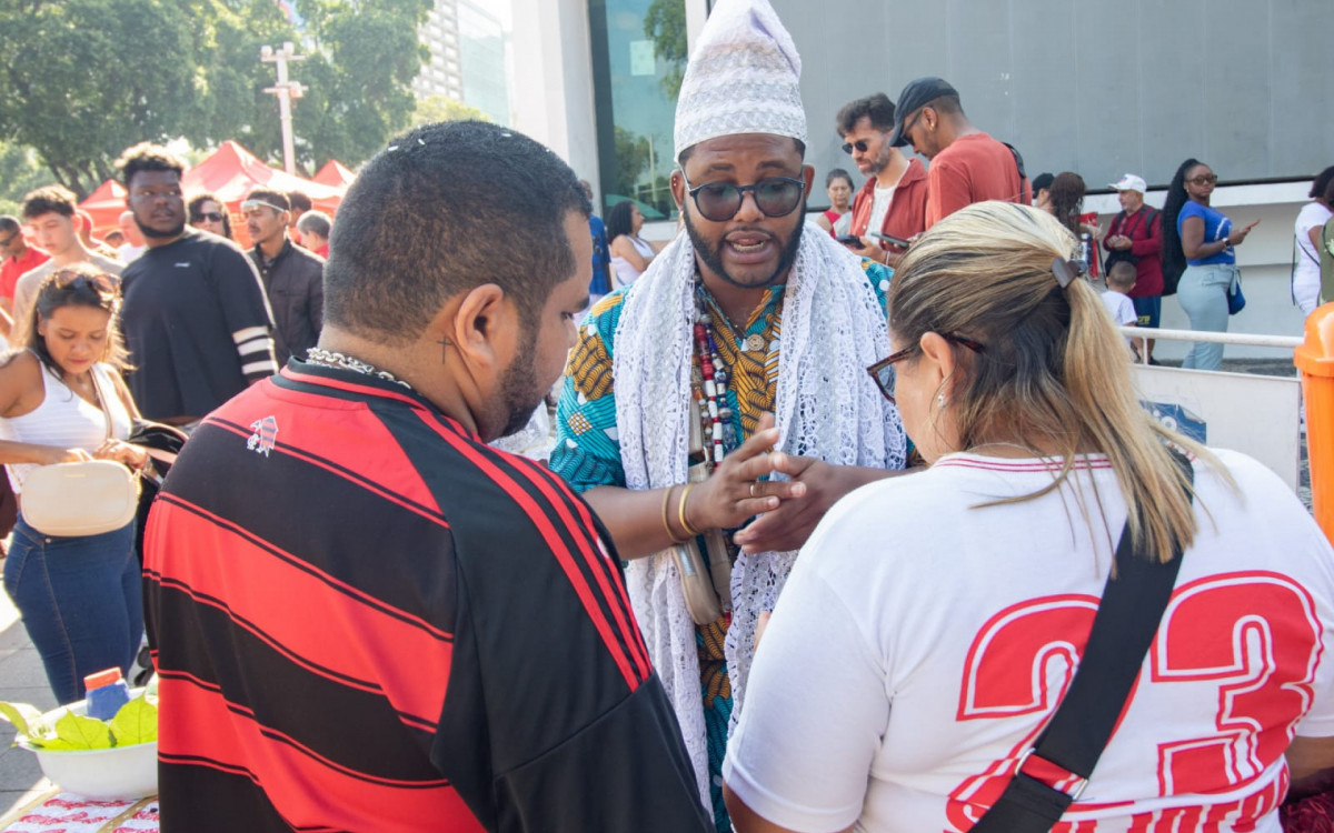 Fi&eacute;is lotaram Santu&aacute;rio de S&atilde;o Jorge no Centro