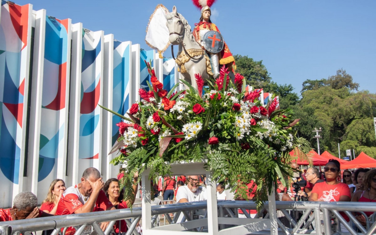 Fi&eacute;is lotaram Santu&aacute;rio de S&atilde;o Jorge no Centro