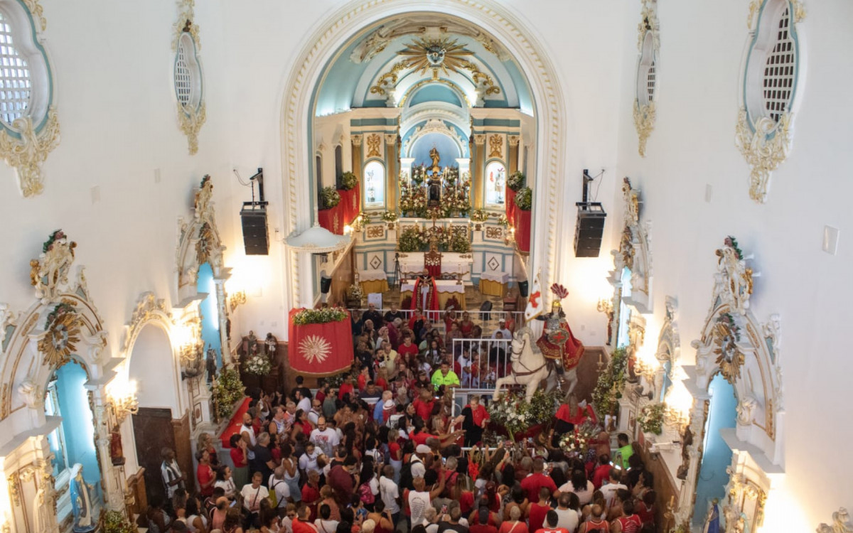 Fi&eacute;is lotaram Santu&aacute;rio de S&atilde;o Jorge no Centro