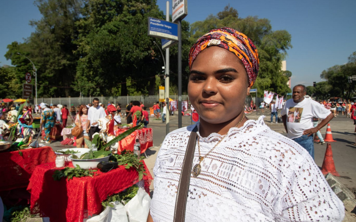 Beatriz Barros no Santu&aacute;rio de S&atilde;o Jorge no Centro