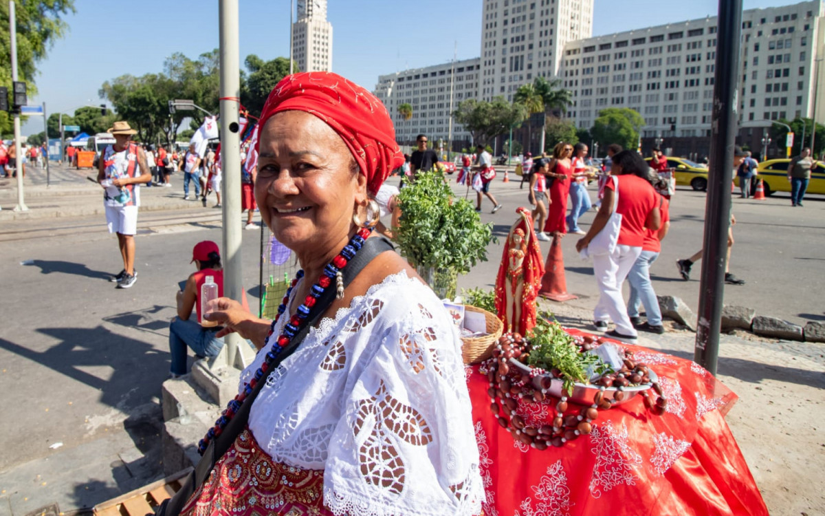 Ialorix&aacute; Vera no Santu&aacute;rio de S&atilde;o Jorge no Centro