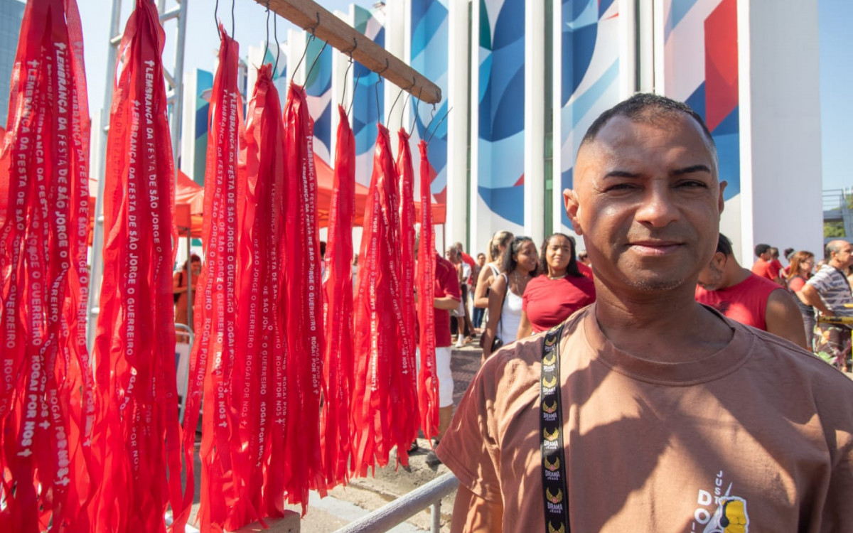 Claudio Gomes no Santu&aacute;rio de S&atilde;o Jorge no Centro