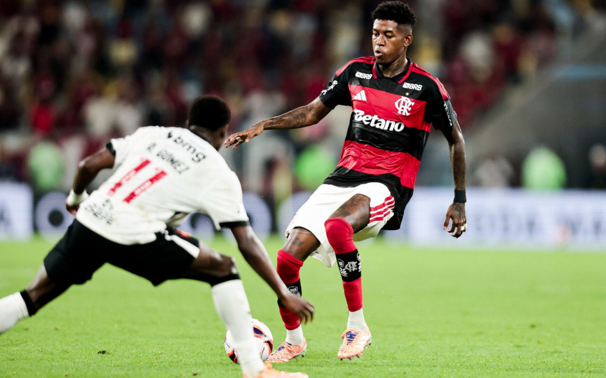 Vitão em ação pelo Flamengo