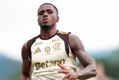 Evertton Araújo celebra boa fase e divide méritos com companheiros de Flamengo