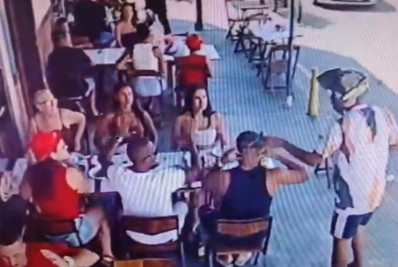 Vídeo: bandido rouba clientes em tradicional bar na Zona Norte
