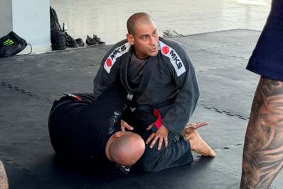 Faixa-preta une Jiu-Jitsu e experiência policial em trajetória voltada à defesa pessoal aplicada às ruas
