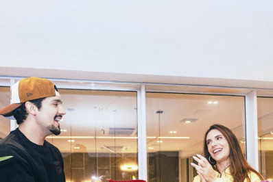 Luan Santana surpreende Jade Magalhães com festa antecipada de aniversário