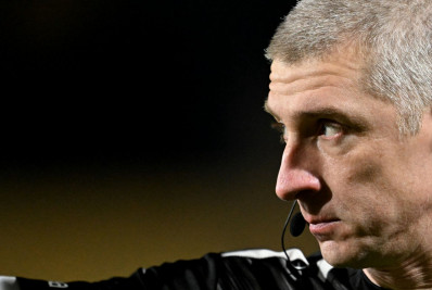 Vitória promete ação na CBF contra arbitragem após derrota para o Flamengo