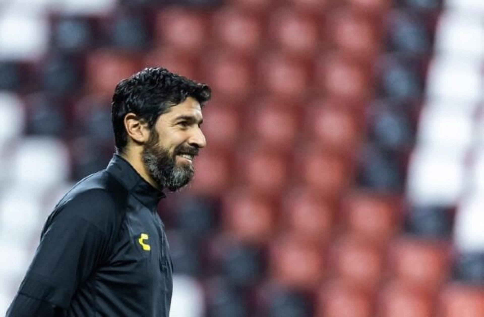 T&eacute;cnico do Tijuana, Loco Abreu firma acordo com emissora para ser comentarista na Copa