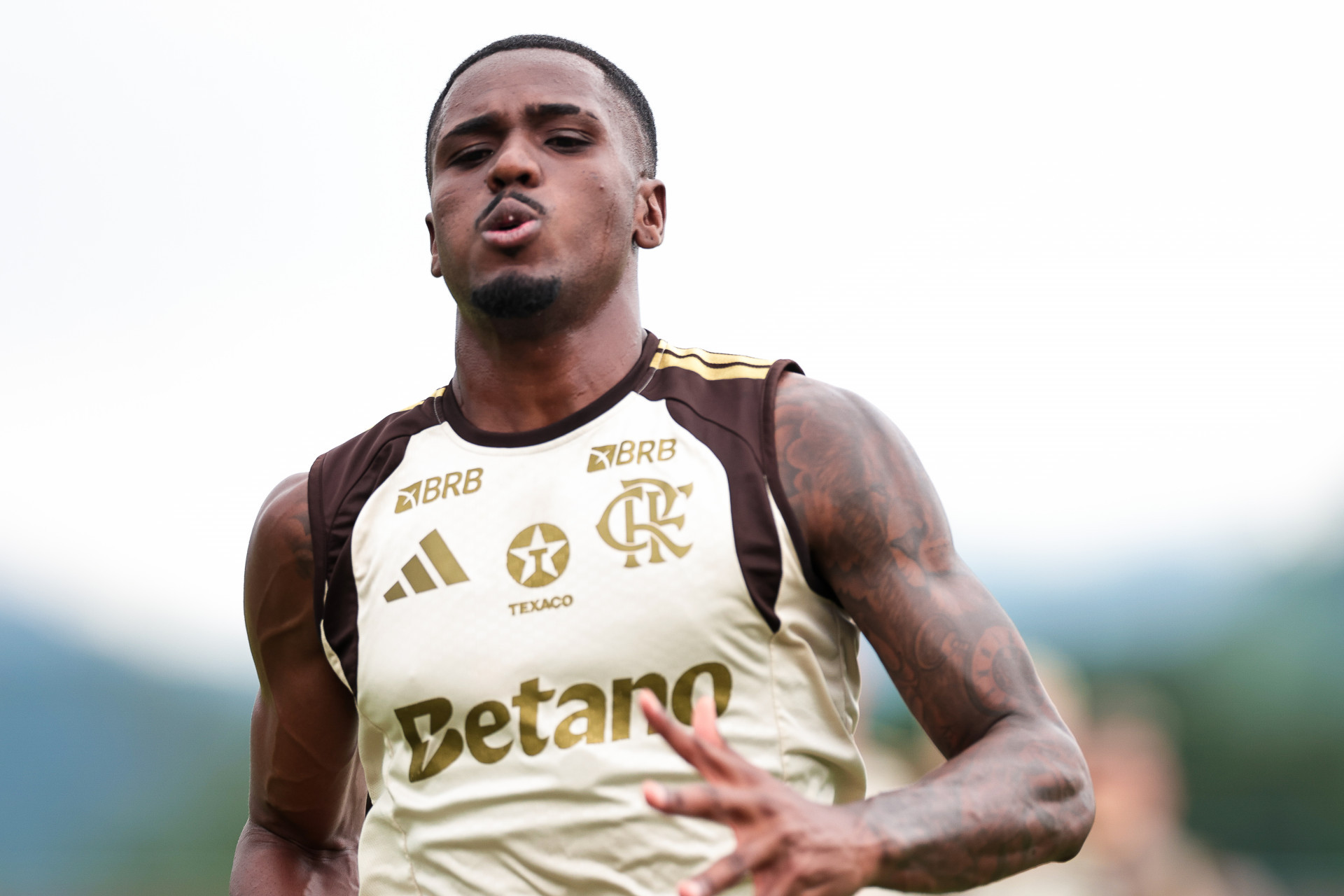 Jogador do Flamengo é monitorado pelo Milan e clube carioca deve receber proposta