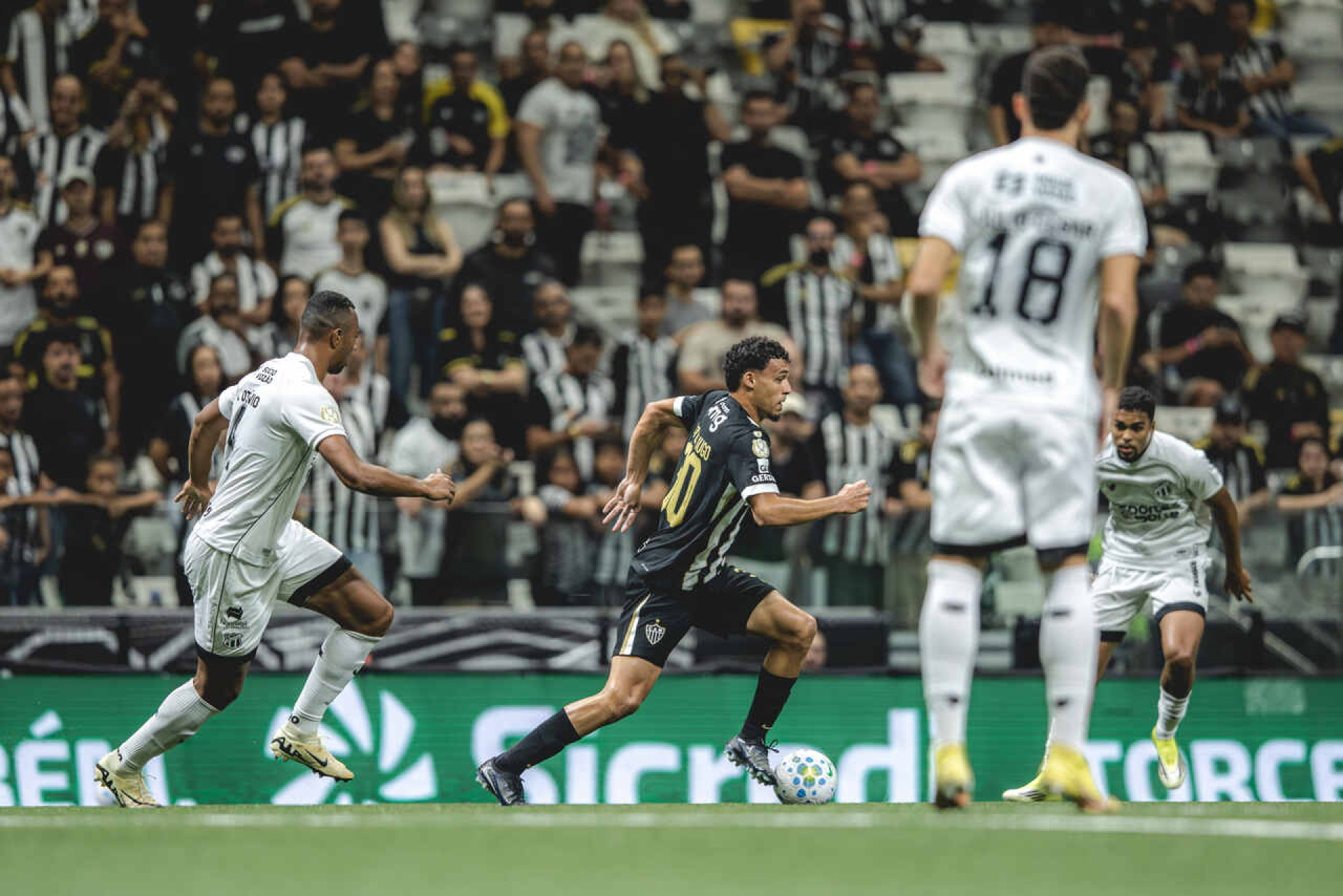 Atl&eacute;tico leva susto, mas vence Cear&aacute; e abre vantagem na Copa do Brasil