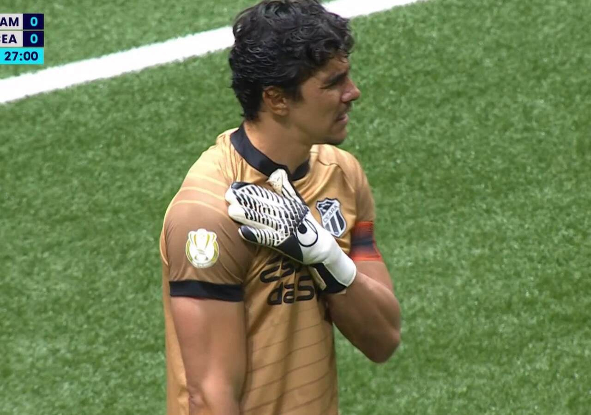 Goleiro do Cear&aacute; &eacute; substitu&iacute;do ainda no 1&ordm; tempo contra o Atl&eacute;tico