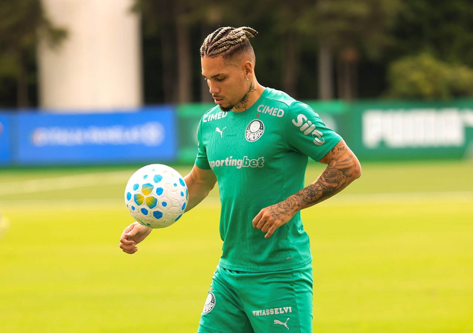 Palmeiras adia retorno de Paulinho e mant&eacute;m cautela na recupera&ccedil;&atilde;o do atacante