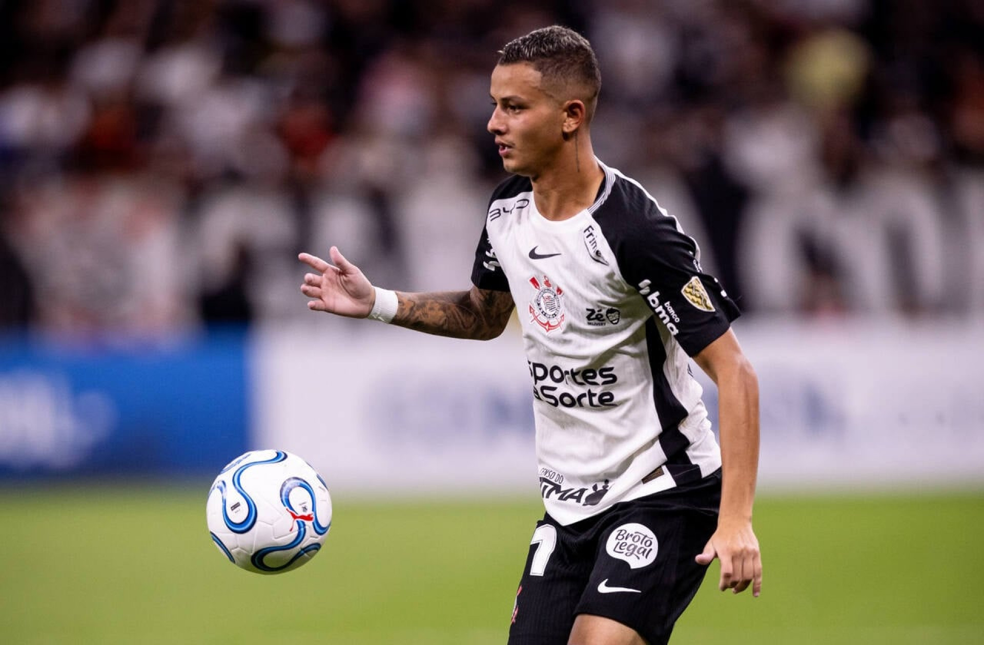 Atacante do Corinthians tem grave les&atilde;o no joelho e vai passar por cirurgia