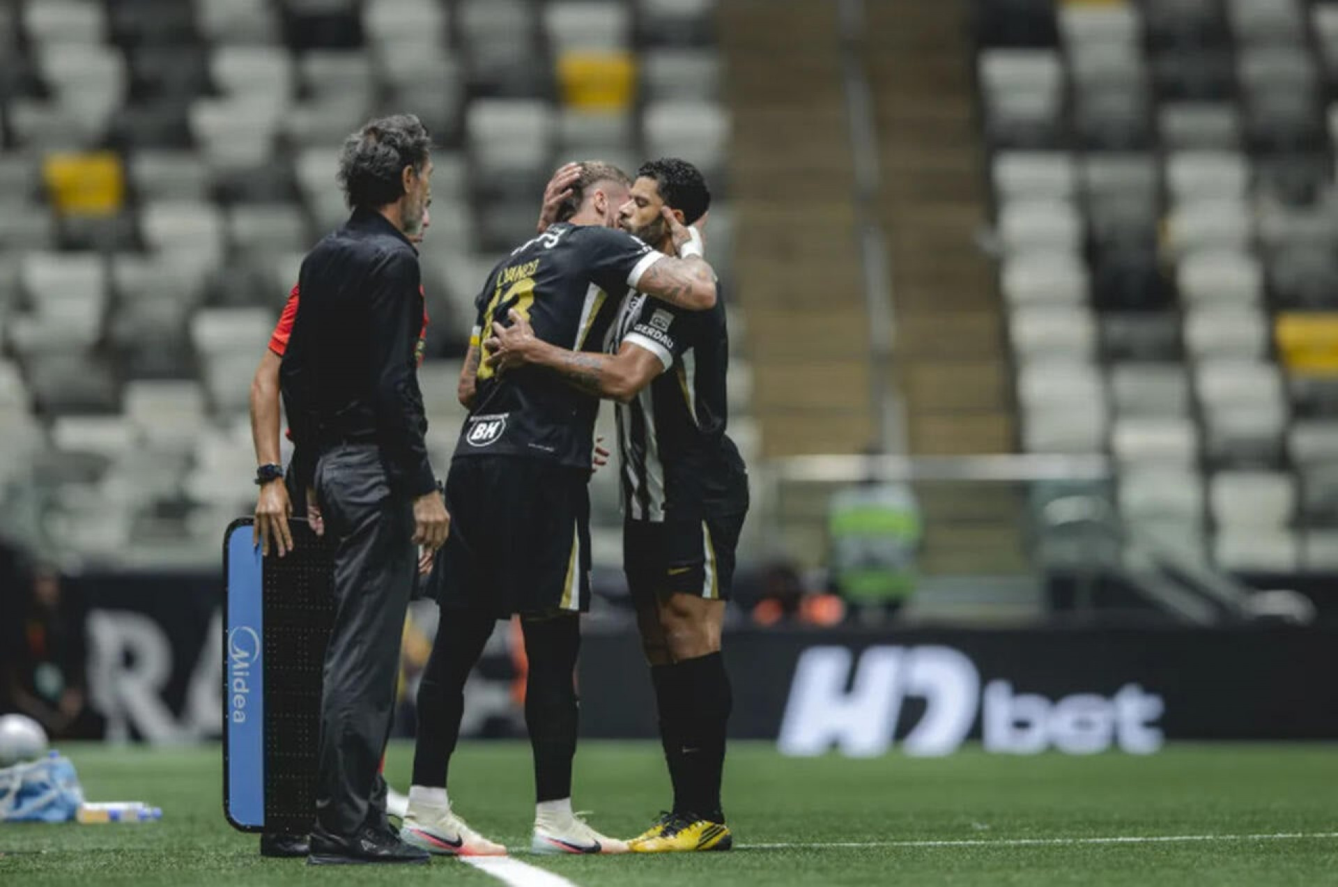 Hulk sinaliza sa&iacute;da do Atl&eacute;tico e comenta efeito das cr&iacute;ticas de Dom&iacute;nguez