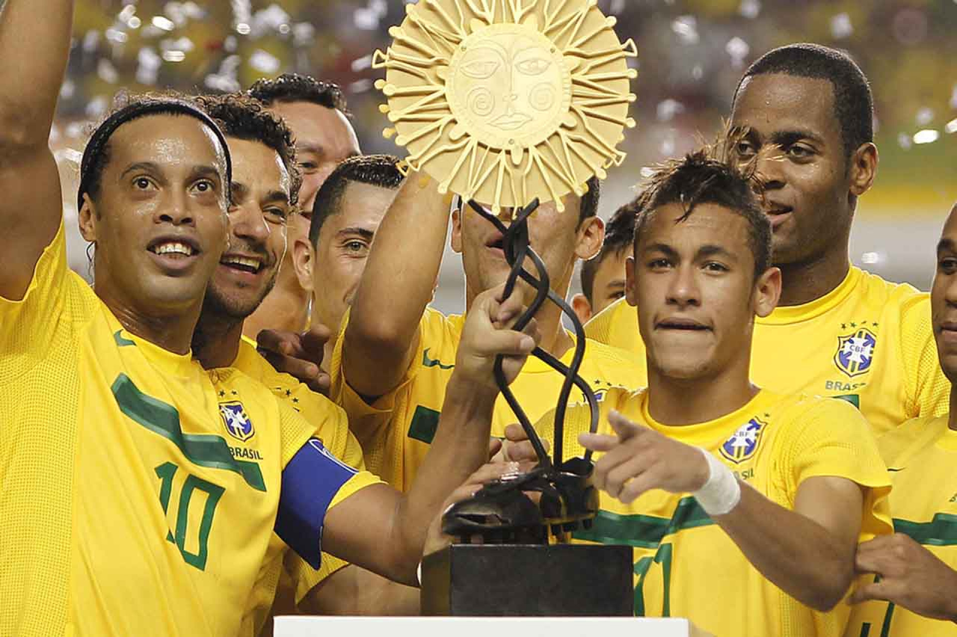 Ronaldinho Ga&uacute;cho opina sobre ida de Neymar &agrave; Copa