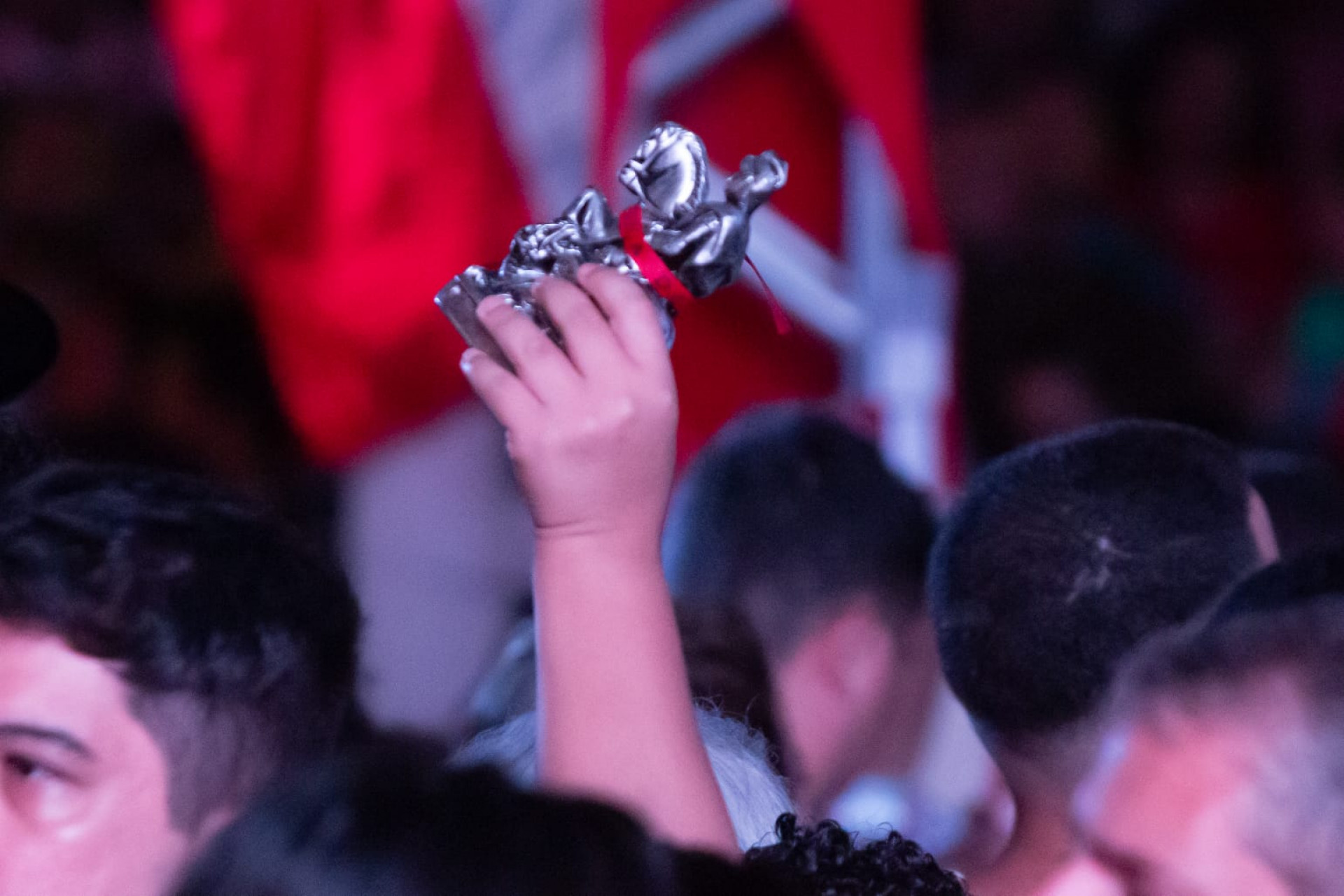 Cariocas lotam igreja de São Jorge em Quintino - Érica Martin/Agência O DIA