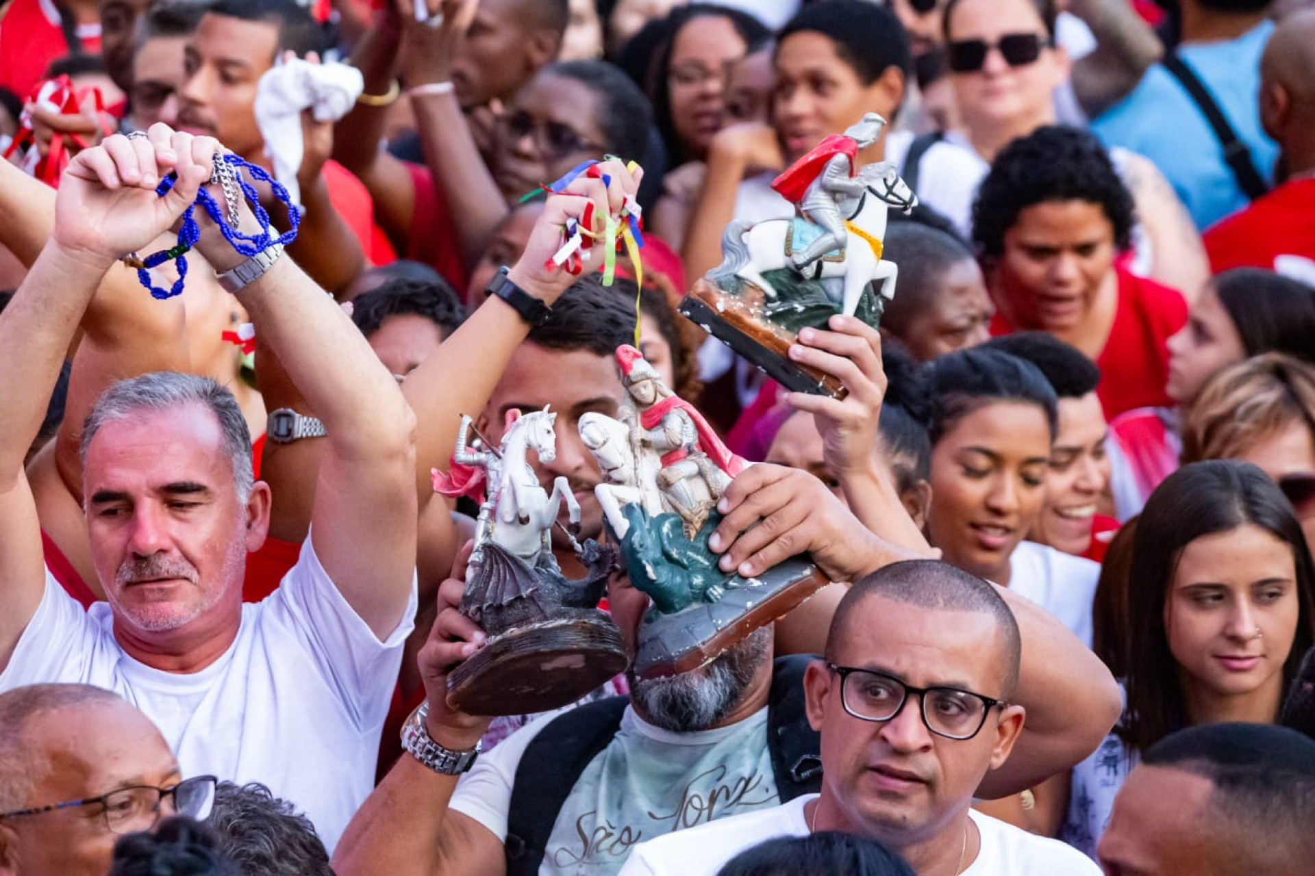 Cariocas lotam igreja de São Jorge em Quintino - Érica Martin/Agência O DIA