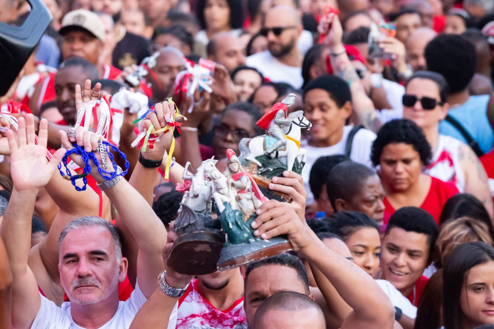 Cariocas lotam igreja de São Jorge em Quintino - Érica Martin/Agência O DIA