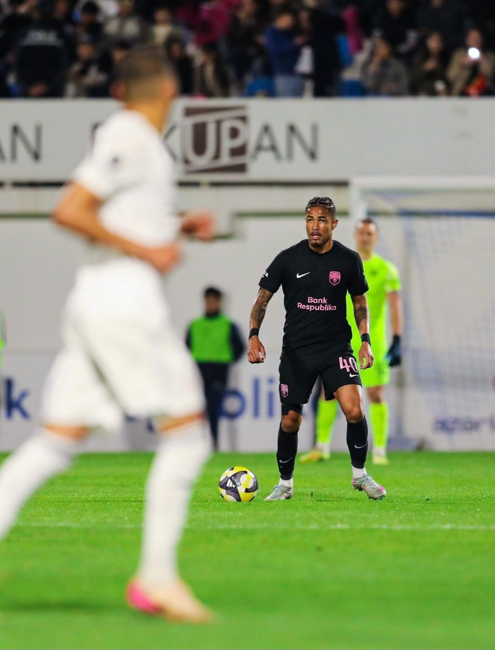 Ex-Fluminense brilha no Azerbaijão e busca dois títulos nesta temporada
