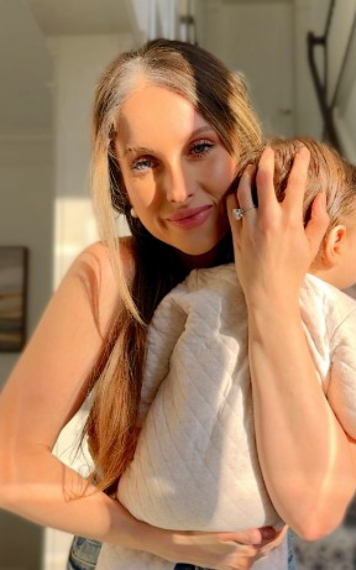 Lorrayne Mavromatis e sua filha em vídeo postado no feed do Instagram - Reprodução / Instagram