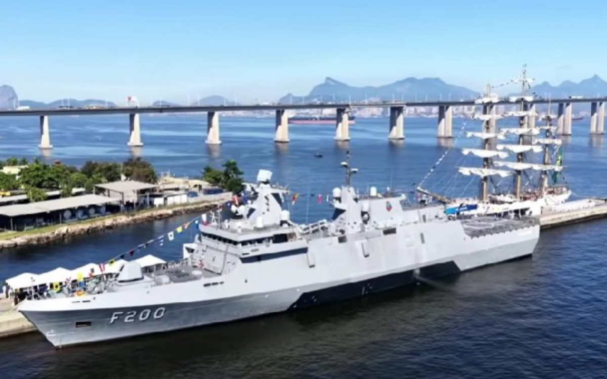 Marinha apresenta primeira fragata totalmente construída no país