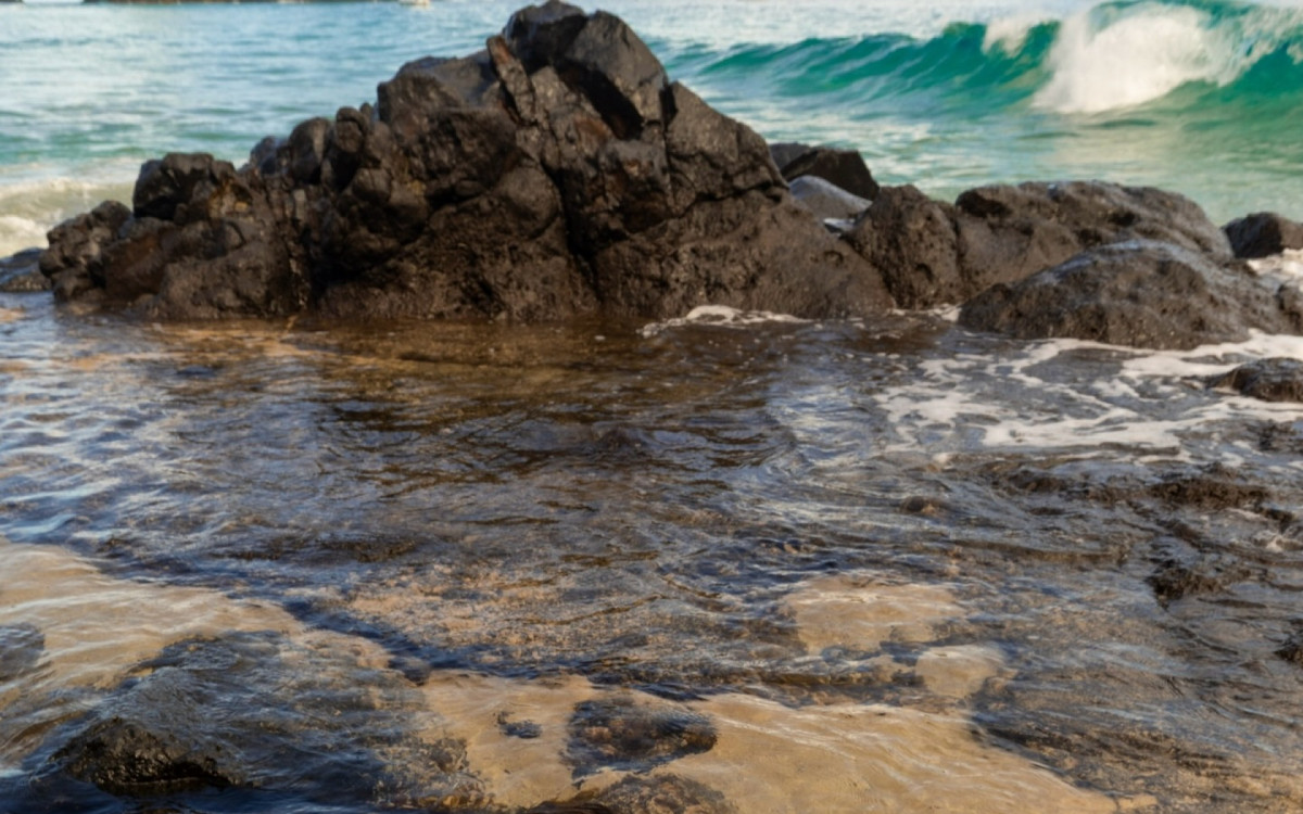 Fernanda Paes Leme exibe cliques em Noronha