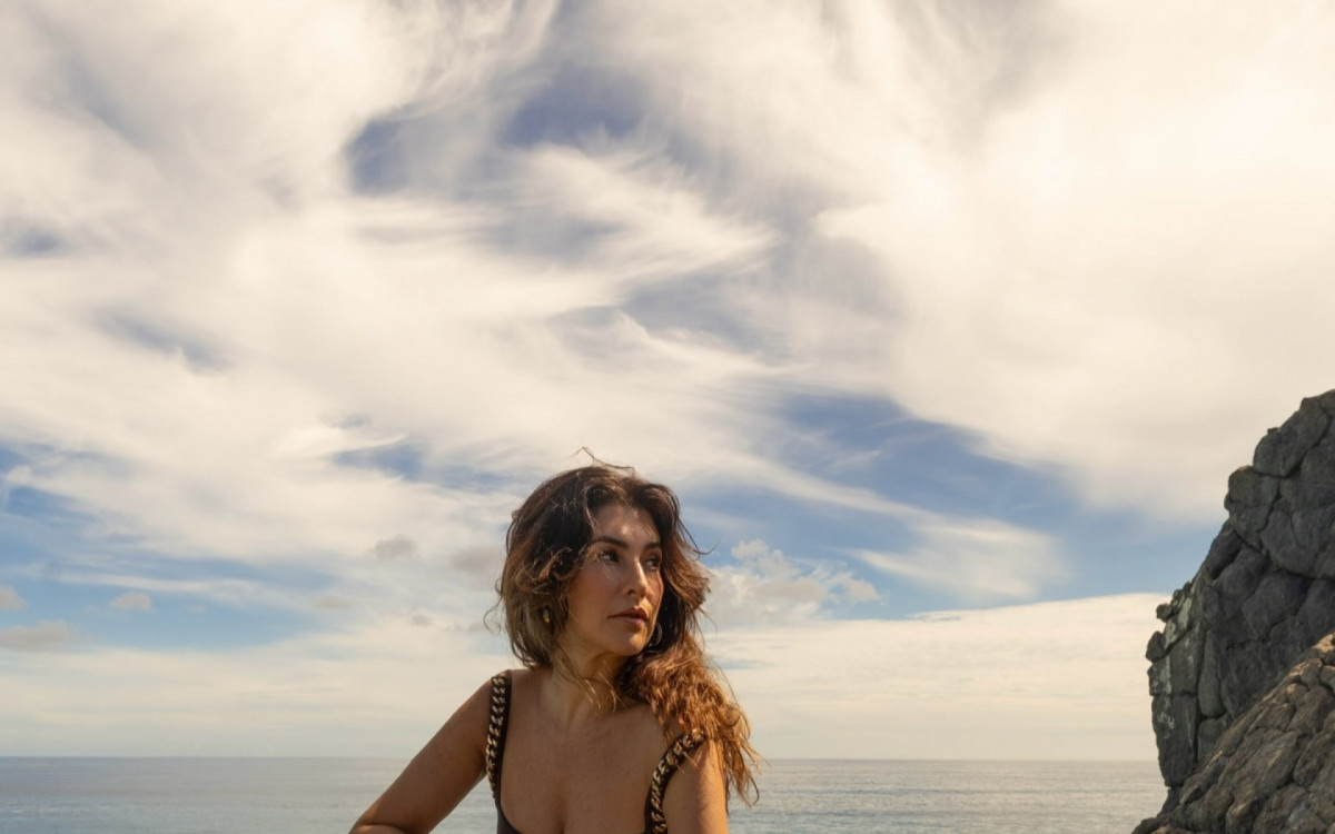 Fernanda Paes Leme exibe cliques em Noronha