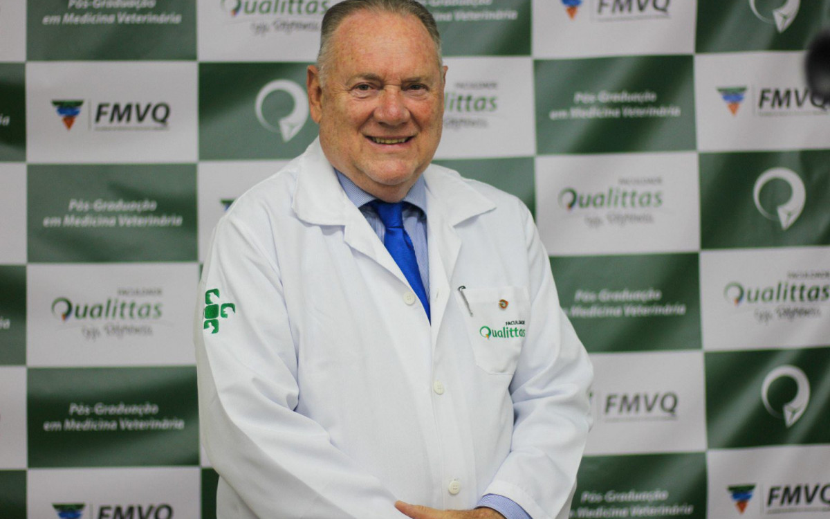 Na foto, médico veterinário Francis Flosi