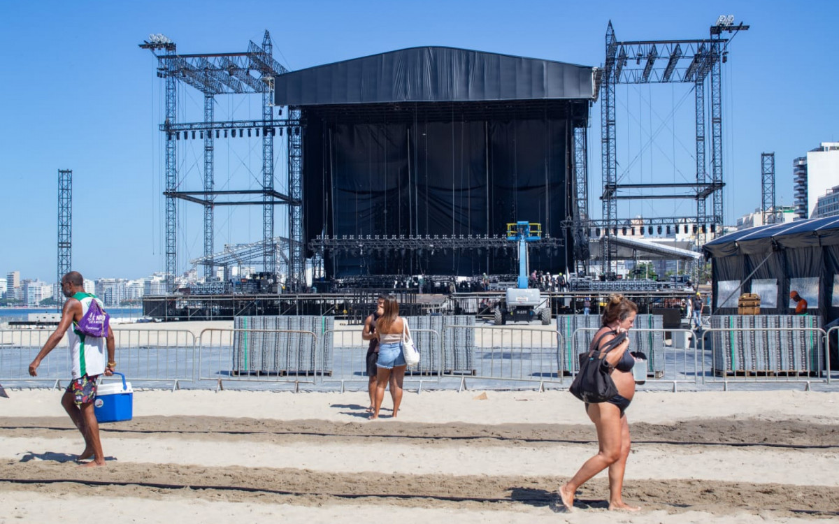 Palco do show do show de Shakira ser&aacute; maior que os de Madonna e Lady Gaga