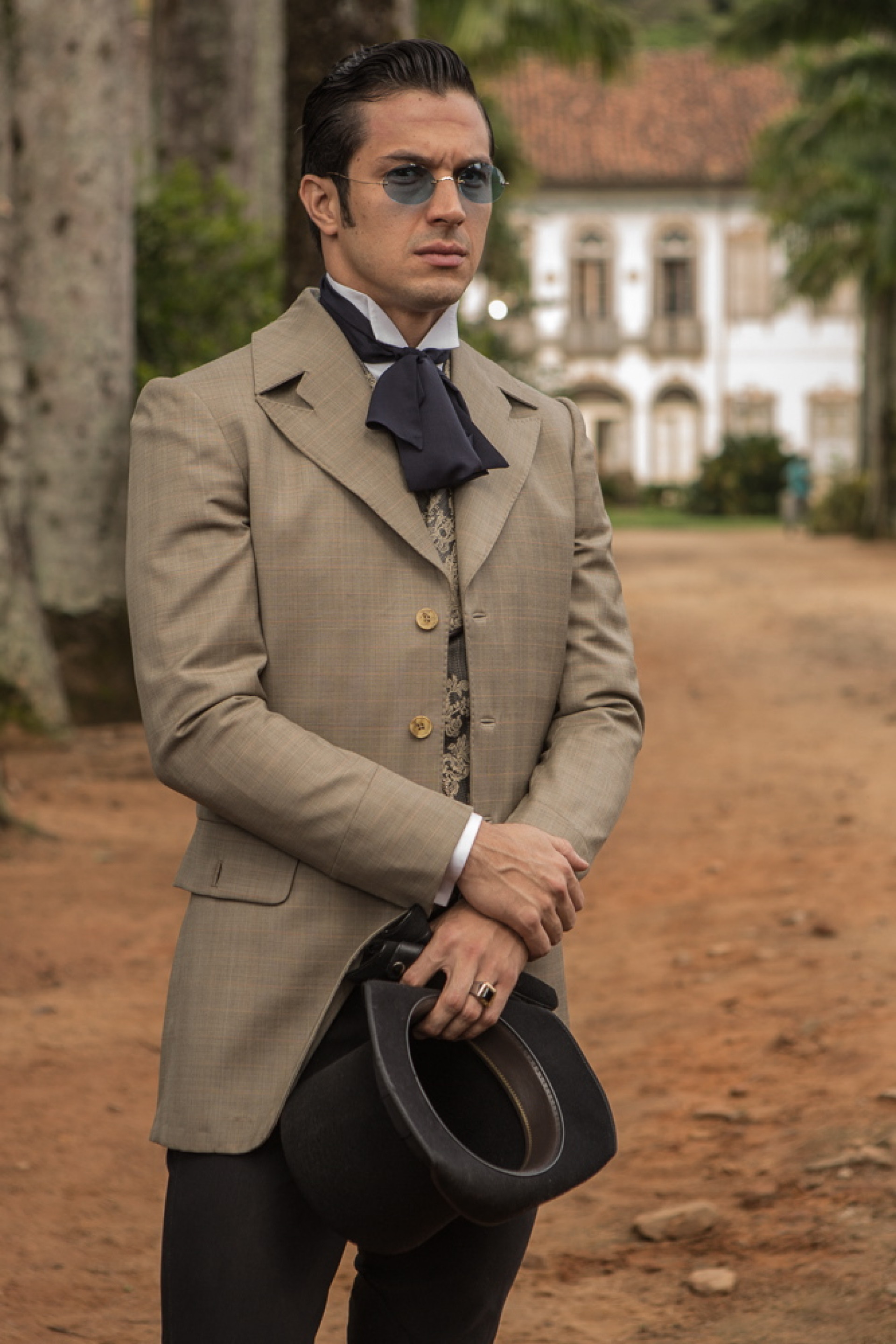 Romulo Estrela interpreta Roberto Borghini em 'Além do Tempo' - Fábio Rocha / TV Globo